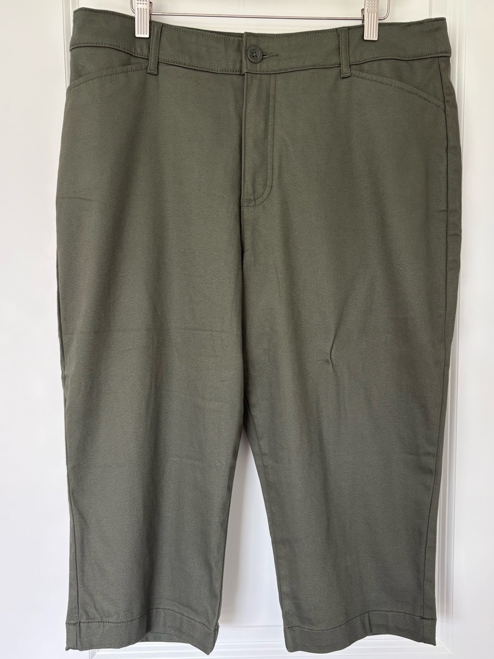 St John’s Bay Green Capris - Size 14